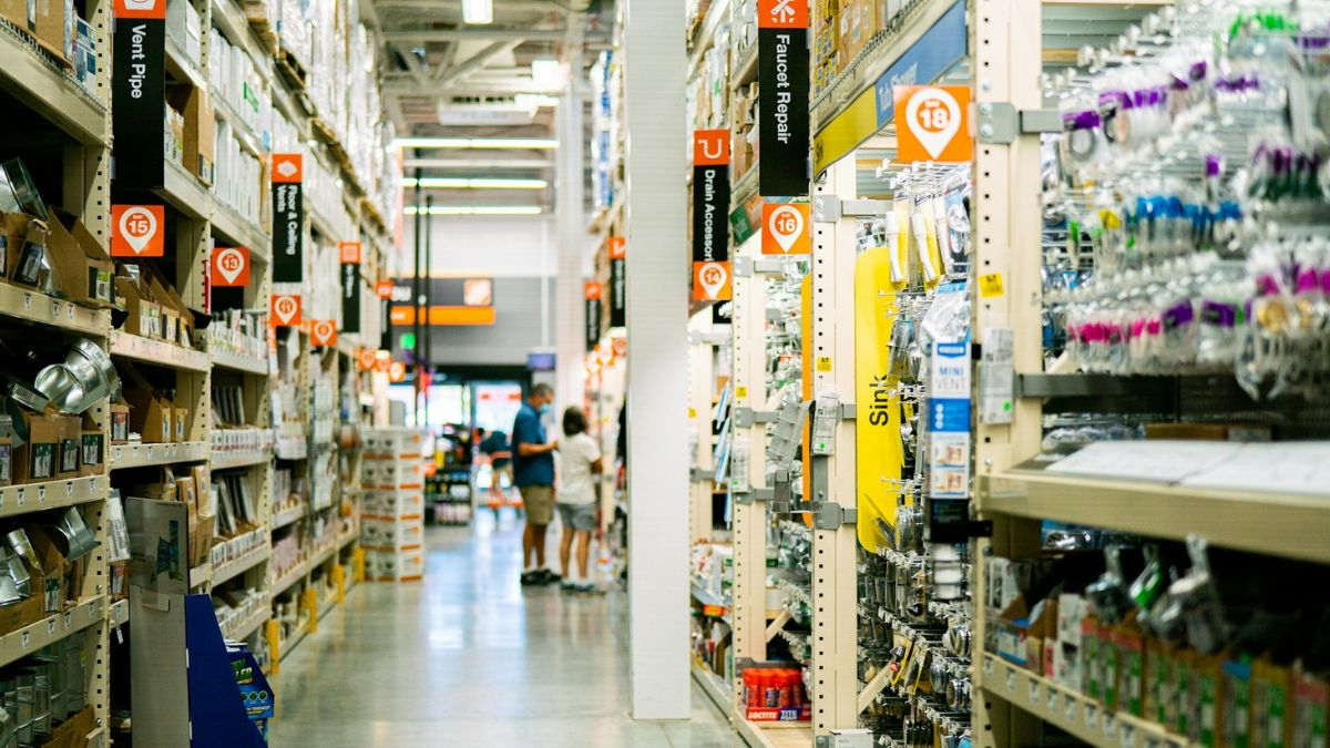 How many Home Depot stores are in the US