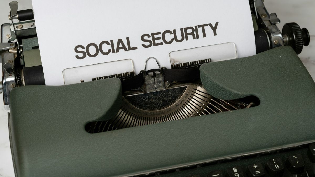 What is the average Social Security check at 66 and how to get the 100 %?