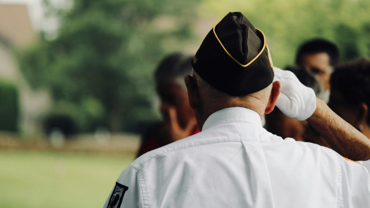 Which state has the largest and smallest number of veterans in the US and from what war or conflict are they?