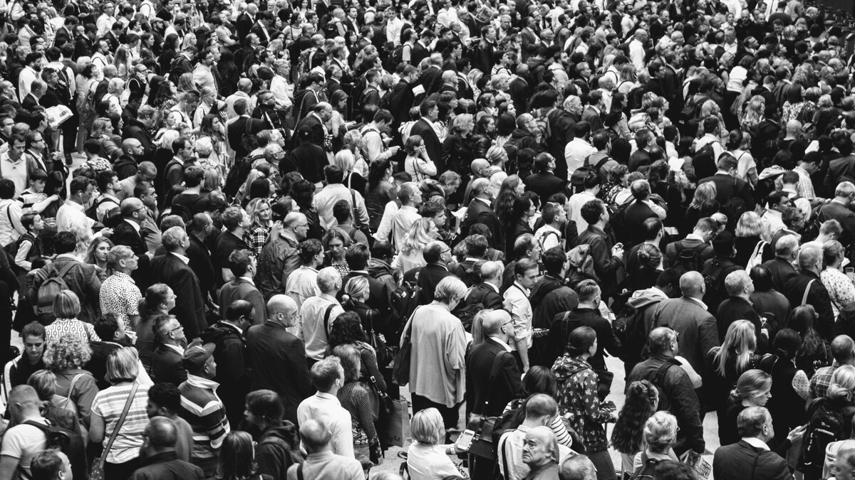 How many people are expected to attend the Democratic National Convention in Chicago?