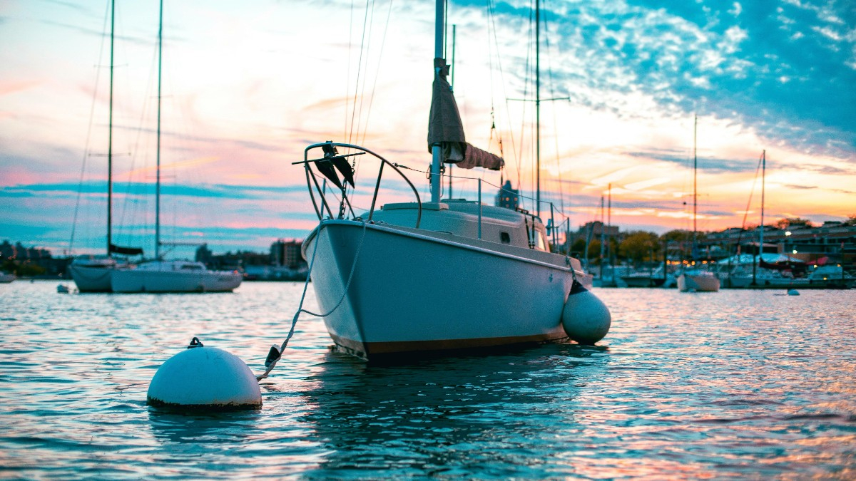 Who is Lt. Dan, the one-legged war veteran who escaped unharmed after braving Hurricane Milton in his sailboat