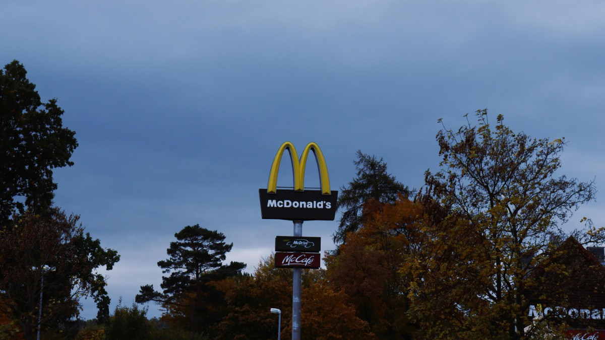 Was the McDonald's where Trump worked closed? The networks are ablaze after his visit and are now asking: Will Kamala Harris go to a Five Guys?