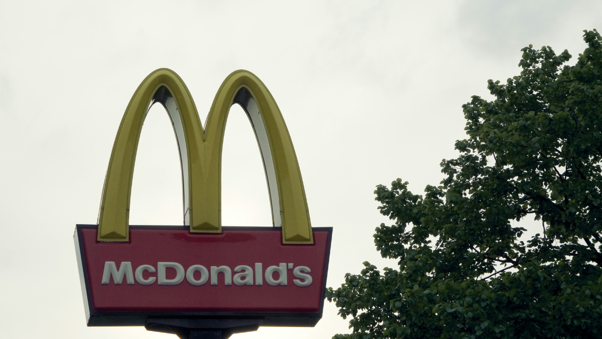 McDonald's has received a lawsuit over this scholarship for Latinos - It follows the announcement that it will review its diversity, equity and inclusion (DEI) policies