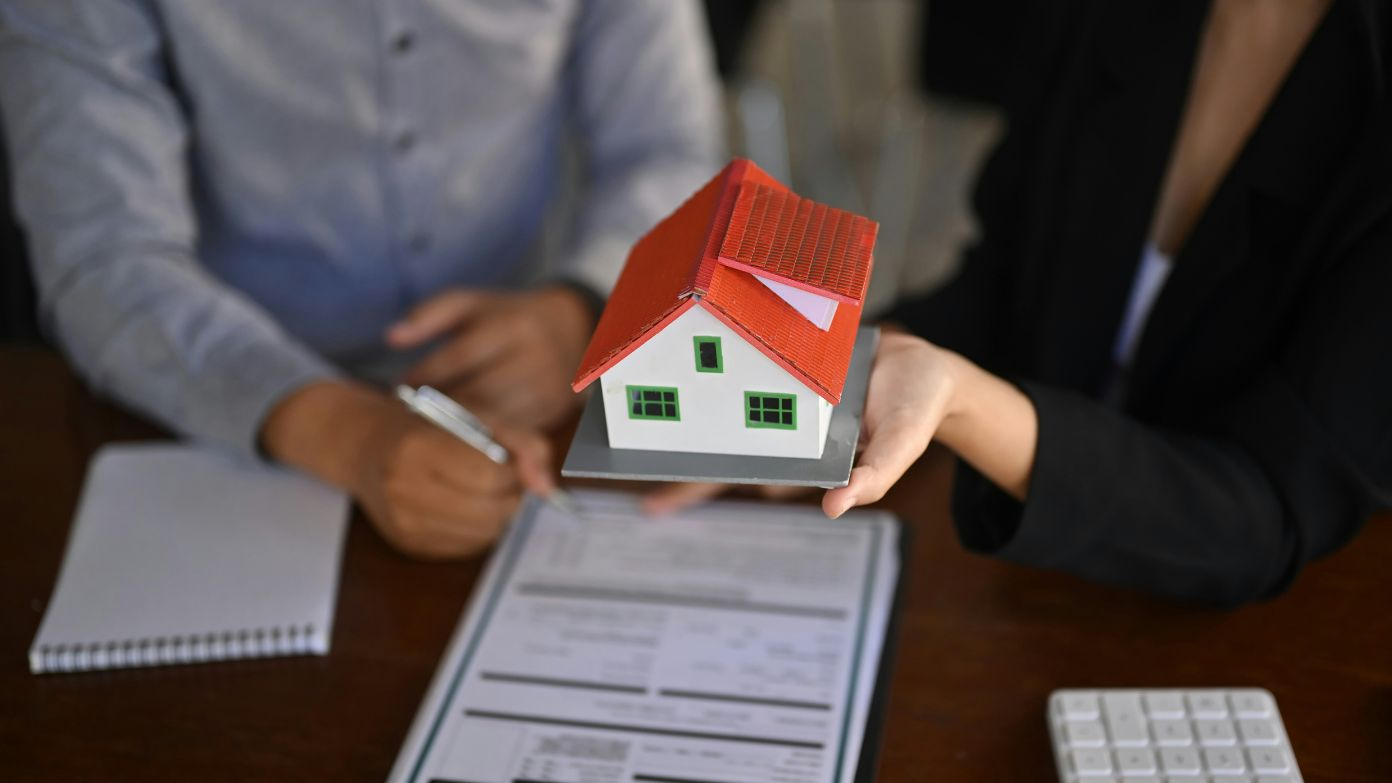 A simple guide to lowering your tax bill with the home mortgage interest deduction