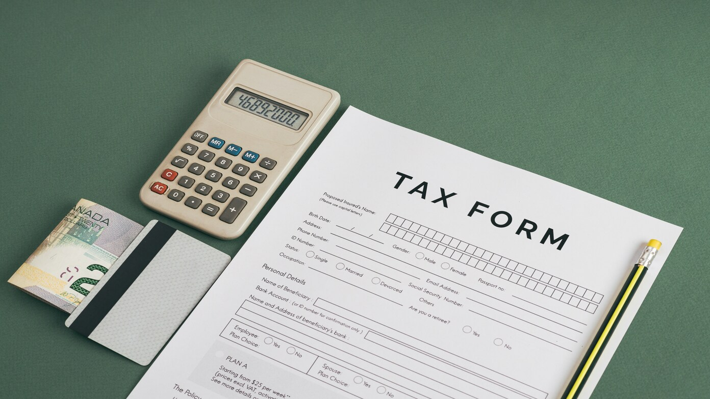 How much do you have to make to file taxes an what is the maximum amount to pay taxes?